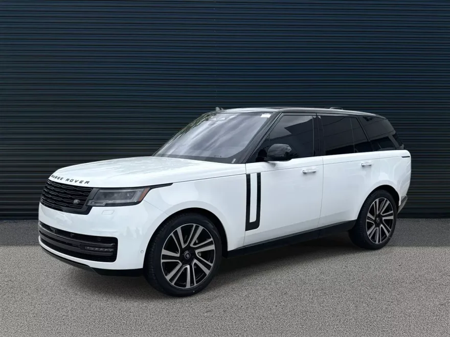 2023 Land Rover Range Rover SE photo 1