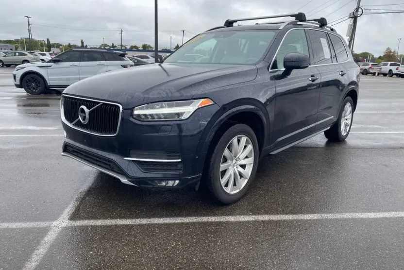 2016 Volvo XC90 T6 Momentum AWD photo 1