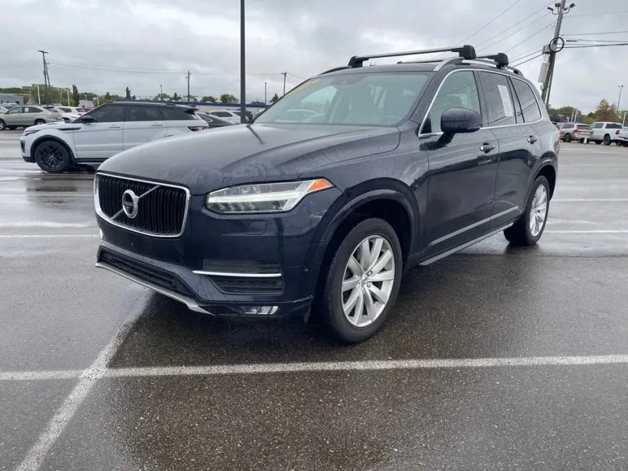 2016 Volvo XC90 T6 Momentum AWD photo 1