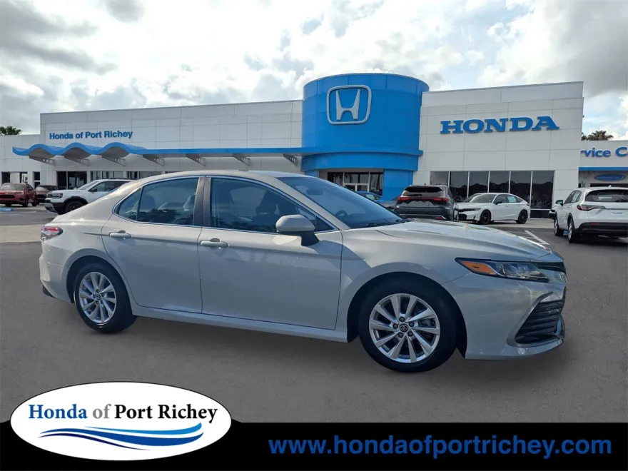 2023 Toyota Camry LE photo 1