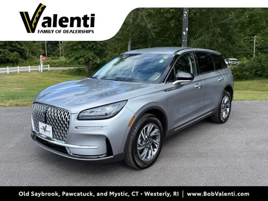2023 Lincoln Corsair Standard photo 1