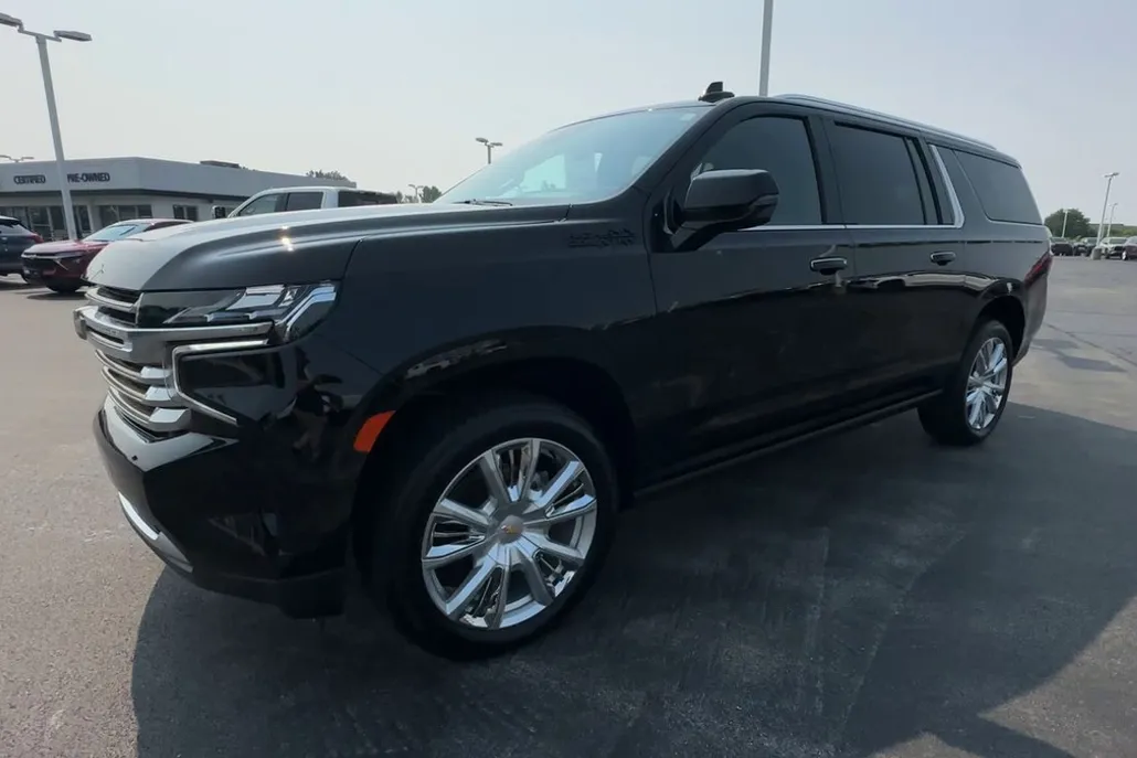 2024 Chevrolet Suburban High Country photo 1