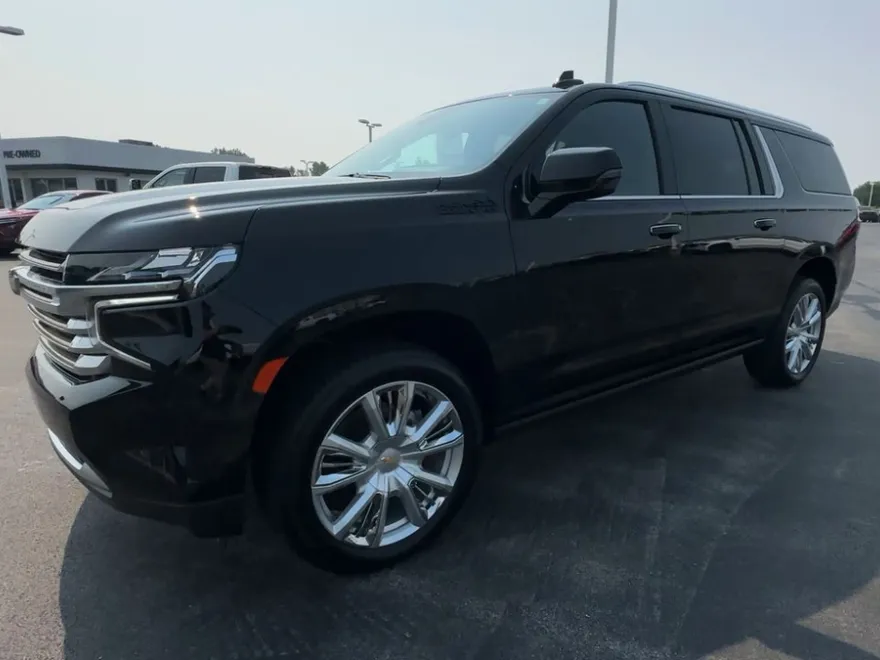 2024 Chevrolet Suburban High Country photo 1
