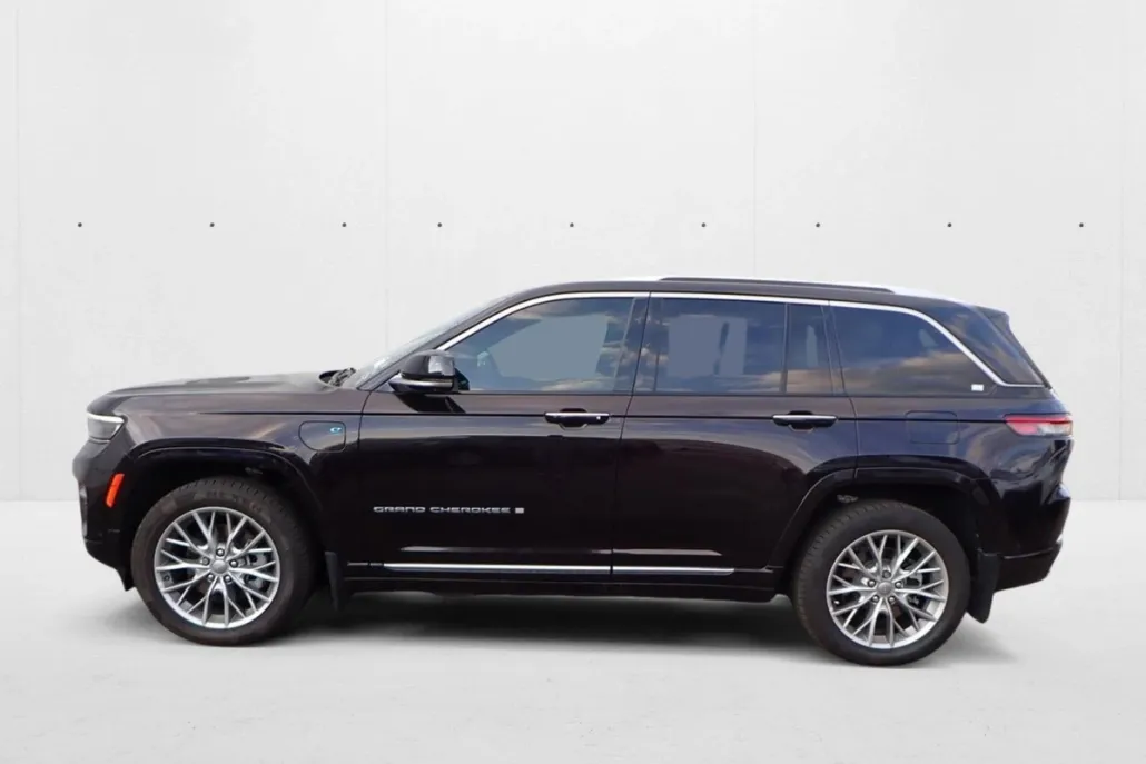 2022 Jeep Cherokee Summit 4xe photo 1