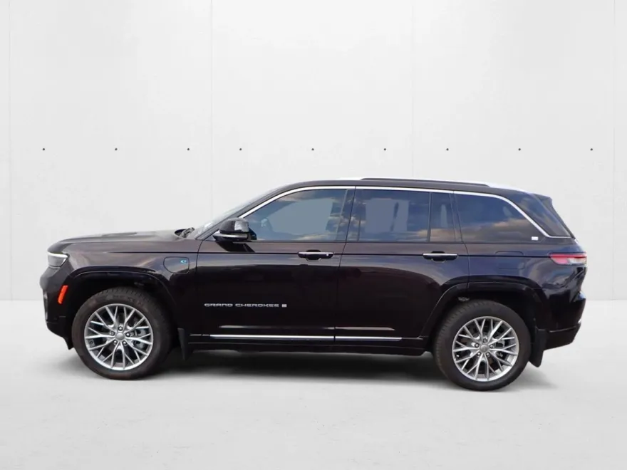 2022 Jeep Cherokee Summit 4xe photo 1
