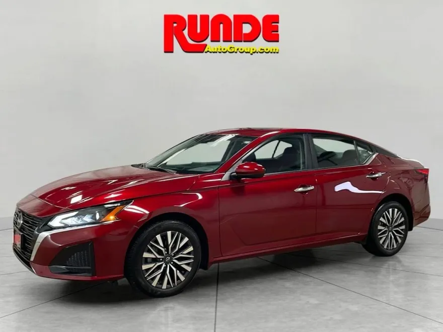 2024 Nissan Altima 2.5 SV photo 1