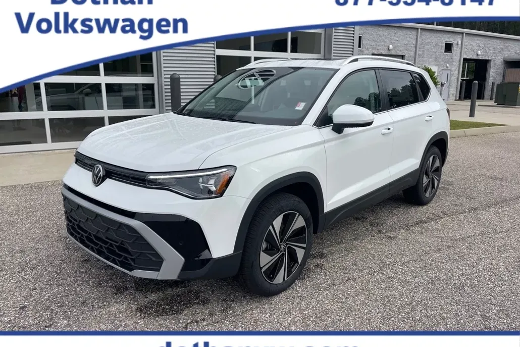 2025 Volkswagen Taos SE photo 1
