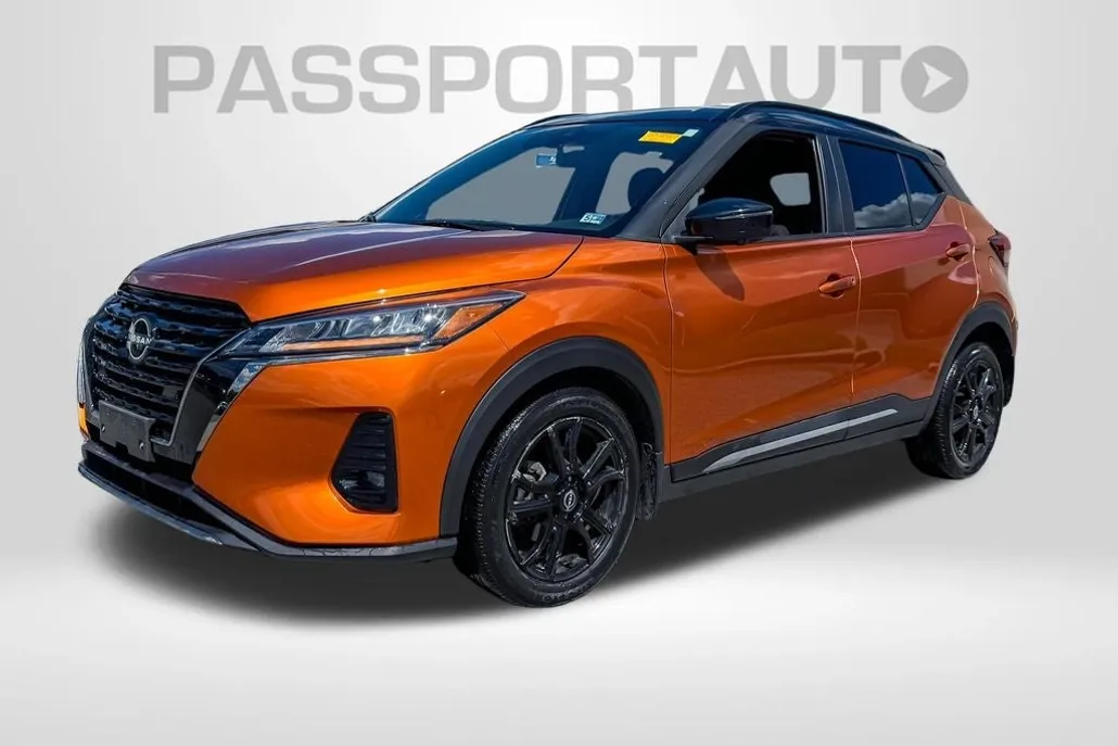 2022 Nissan Kicks SR photo 1