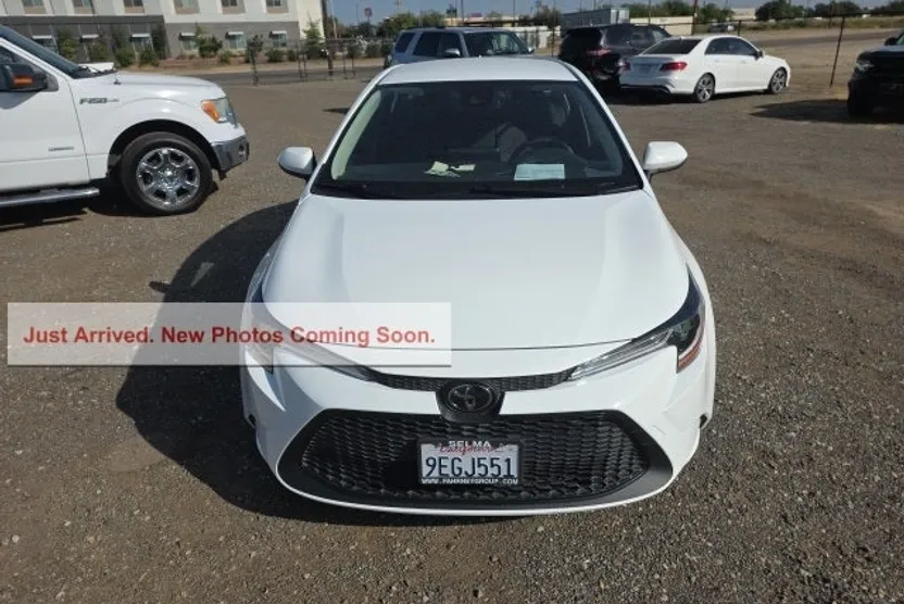 2022 Toyota Corolla LE photo 1