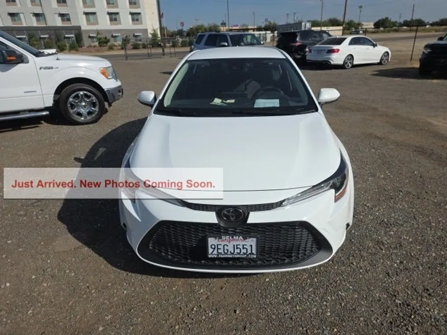 2022 Toyota Corolla LE photo 1
