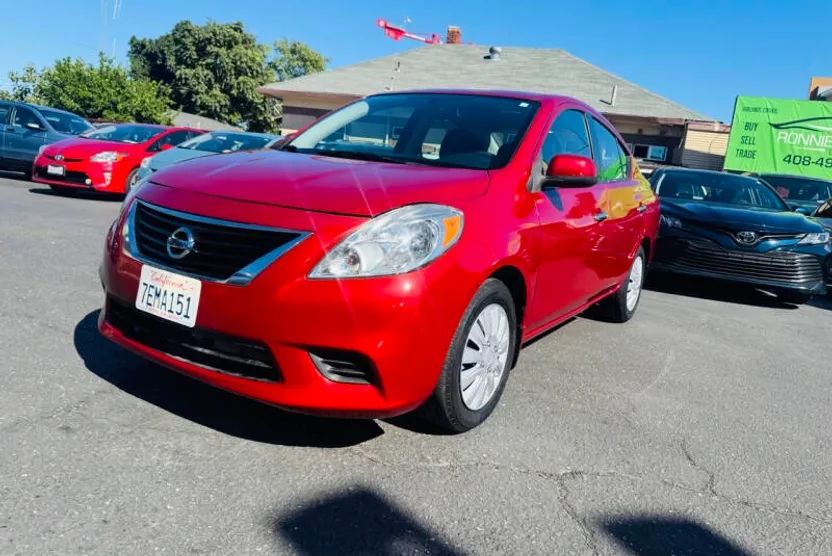 2014 Nissan Versa 1.6 SV photo 1