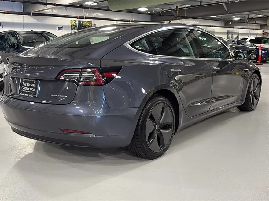 2018 Tesla Model 3 Long Range photo 1
