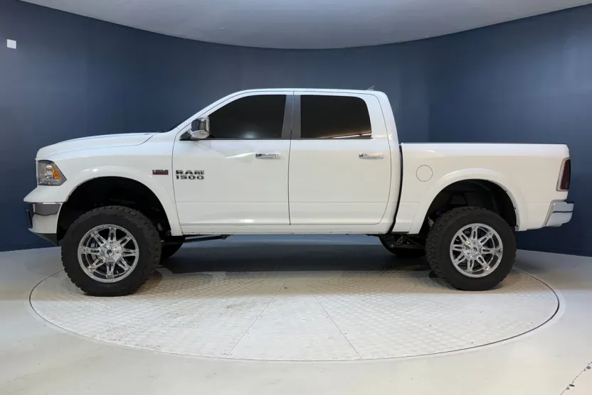 2016 Ram 1500 Laramie photo 1