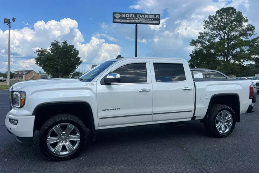 2017 Gmc Sierra 1500 SLT photo 1