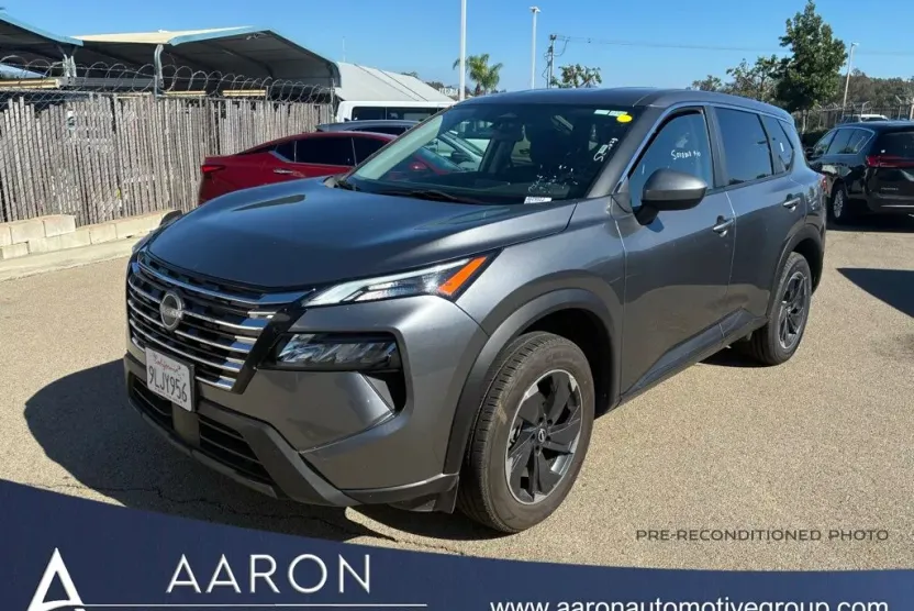 2024 Nissan Rogue SV photo 1