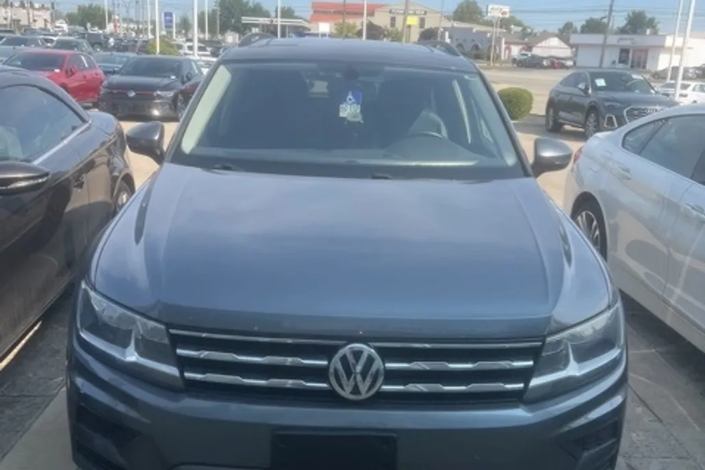 2021 Volkswagen Tiguan SE photo 1