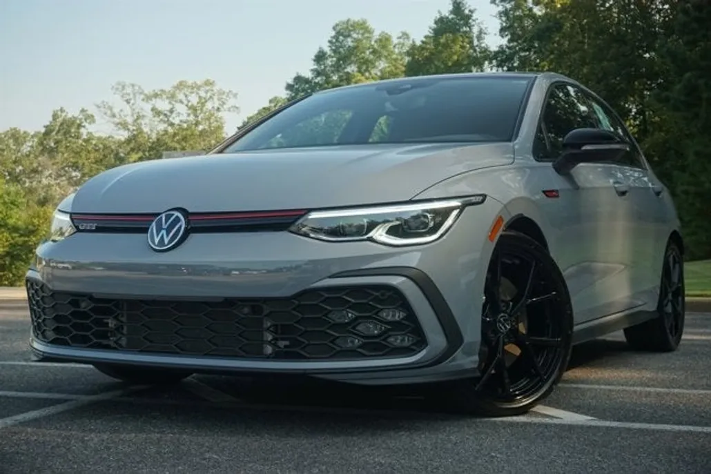 2024 Volkswagen Golf GTI 380 S photo 1