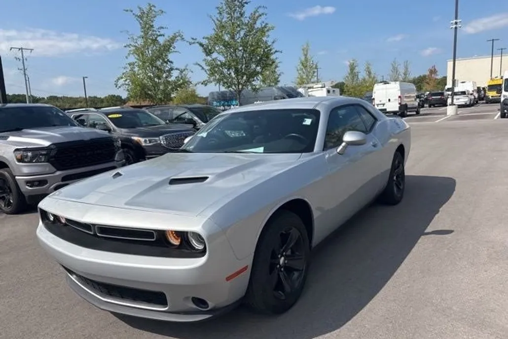 2023 Dodge Challenger SXT photo 1