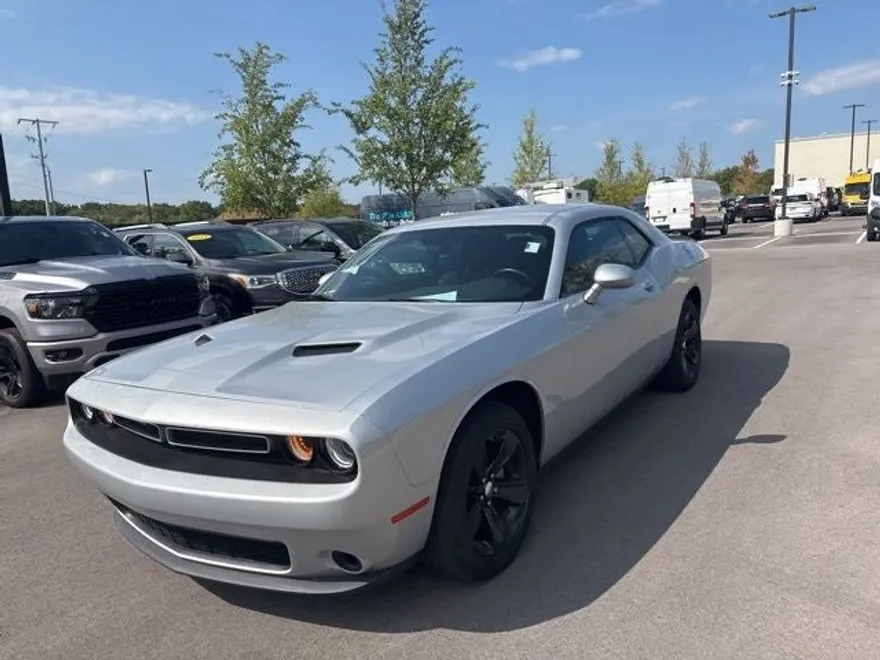 2023 Dodge Challenger SXT photo 1
