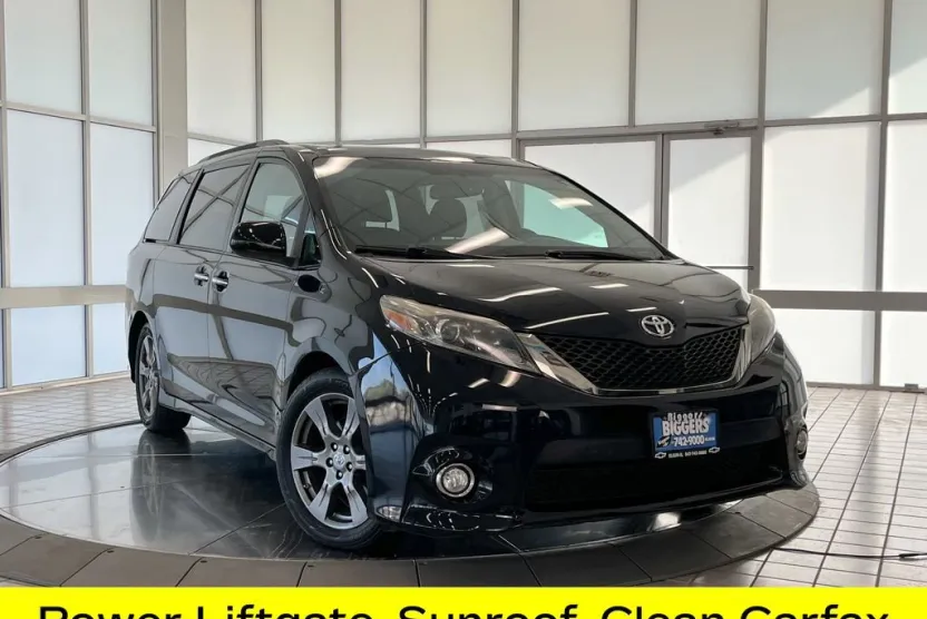 2017 Toyota Sienna SE photo 1