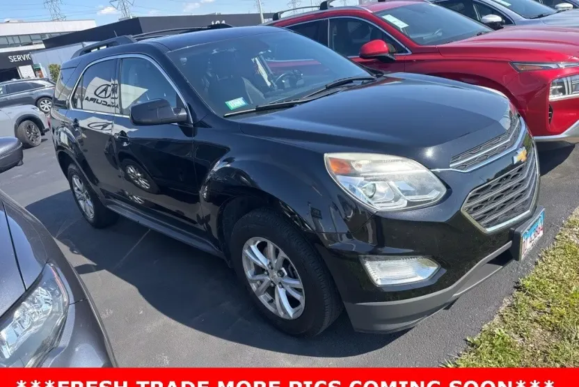 2017 Chevrolet Equinox LT photo 1