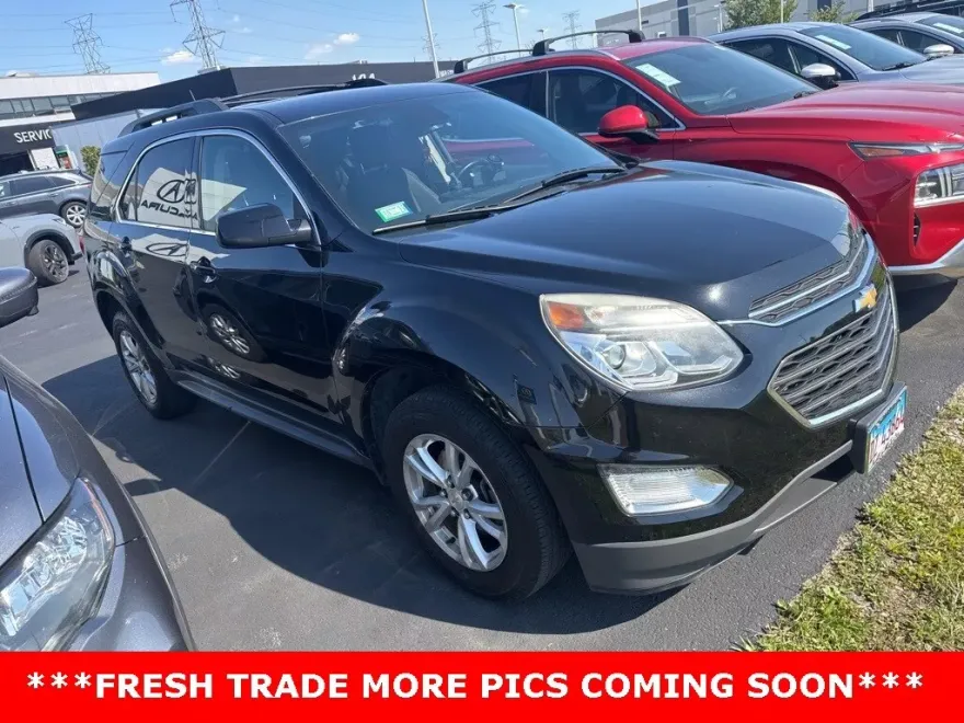 2017 Chevrolet Equinox LT photo 1