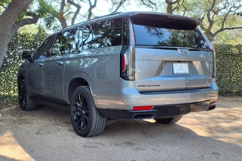 2023 Cadillac Escalade ESV Sport Platinum photo 1