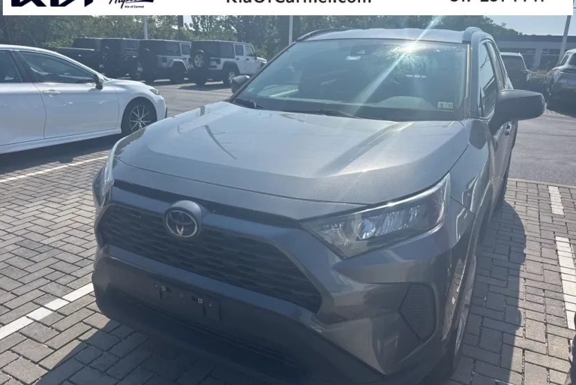 2021 Toyota RAV4 LE photo 1
