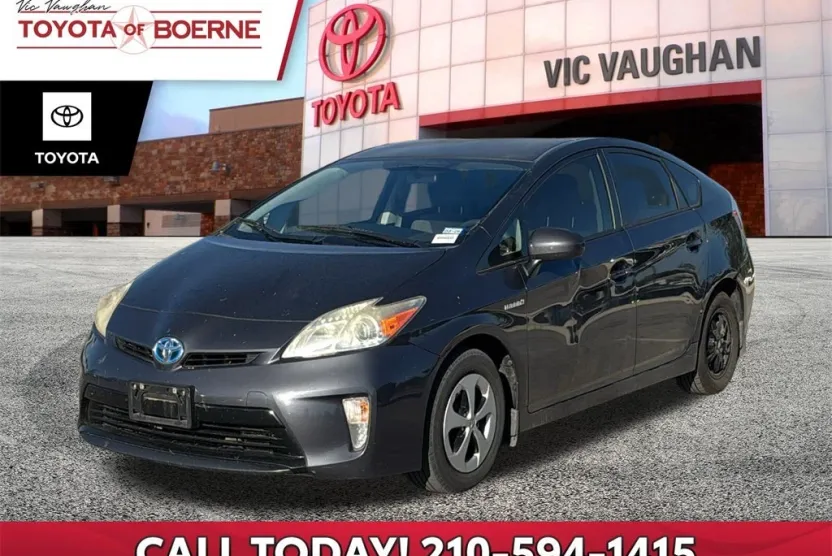 2013 Toyota Prius Three photo 1