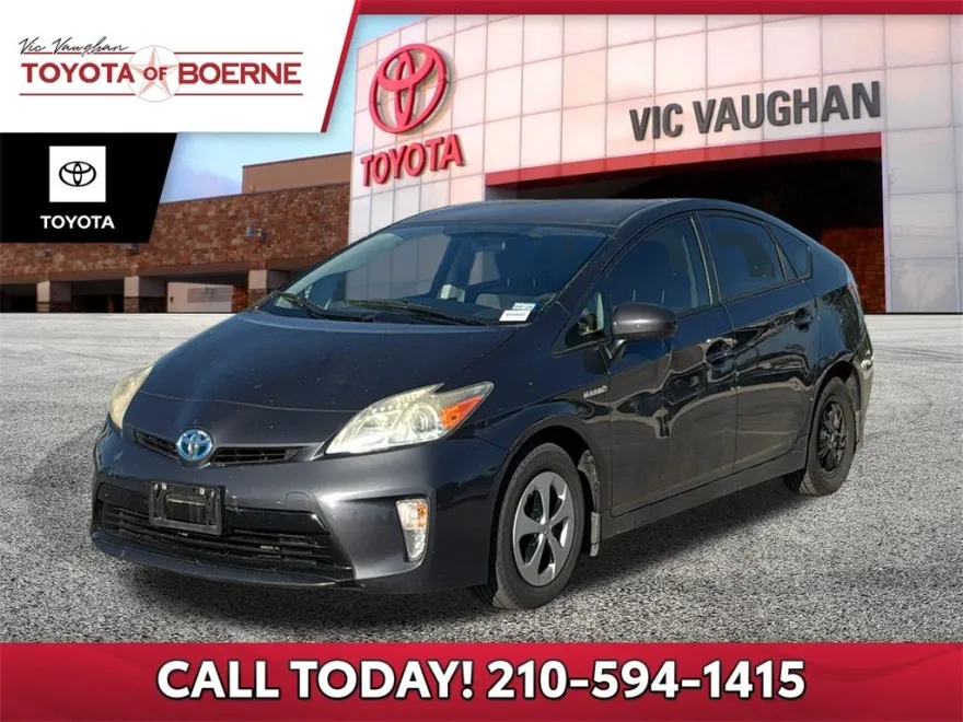 2013 Toyota Prius Three photo 1