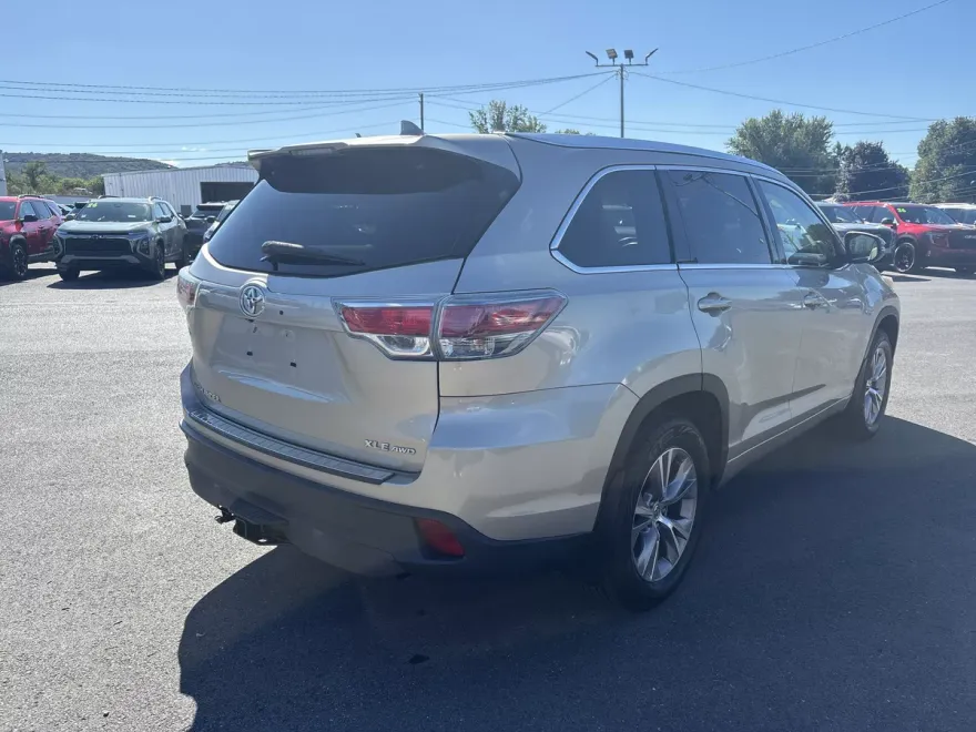 2015 Toyota Highlander XLE photo 1