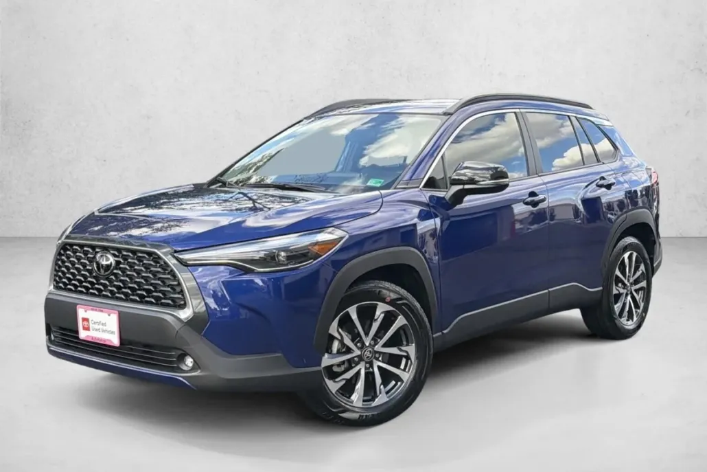 2025 Toyota Corolla Cross XLE photo 1