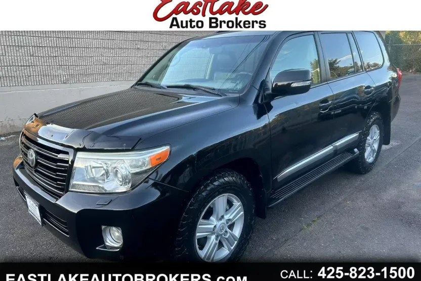 2013 Toyota Land Cruiser VX photo 1