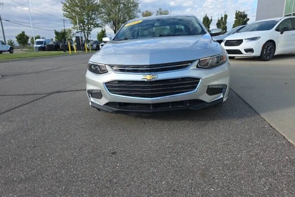 2018 Chevrolet Malibu 1LT photo 1