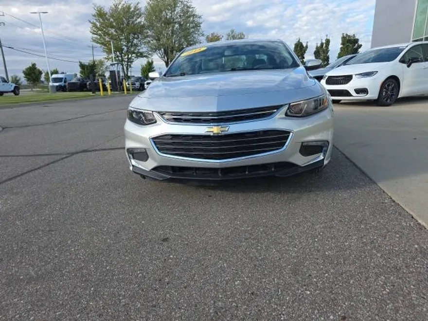 2018 Chevrolet Malibu 1LT photo 1