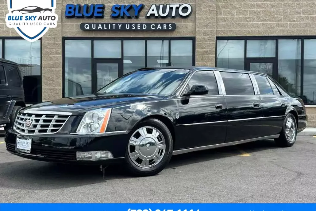 2011 Cadillac DTS photo 1