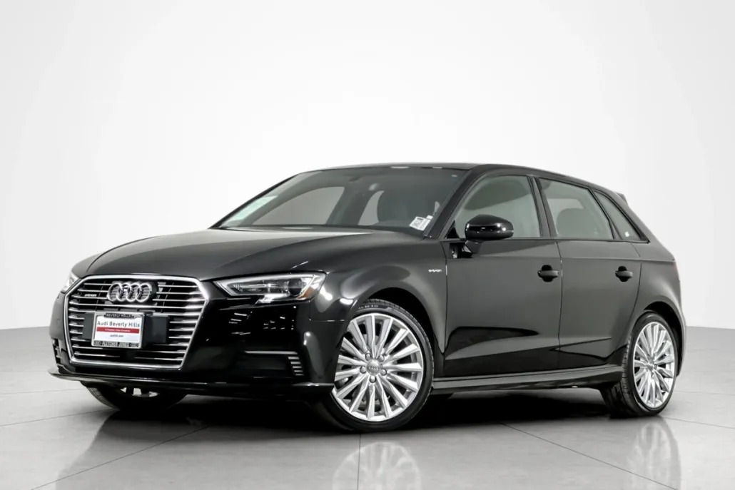 2017 Audi A3 E-tron TFSI Premium photo 1
