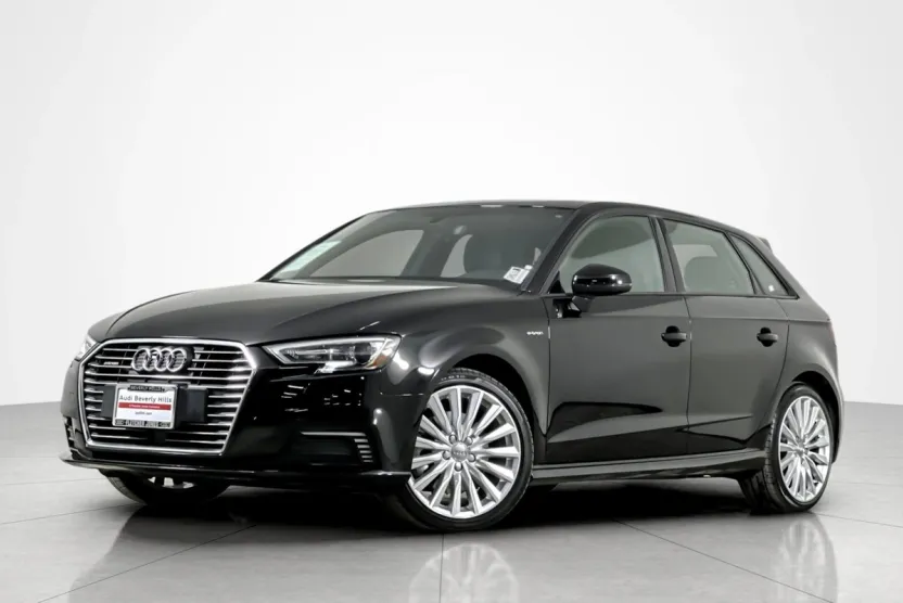 2017 Audi A3 E-tron TFSI Premium photo 1
