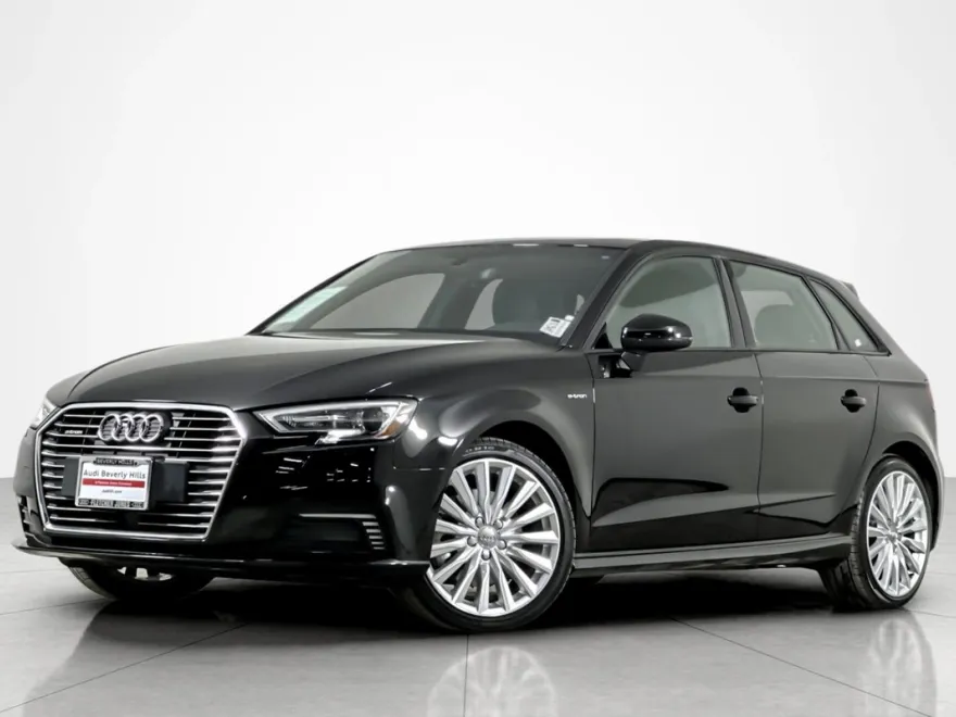 2017 Audi A3 E-tron TFSI Premium photo 1