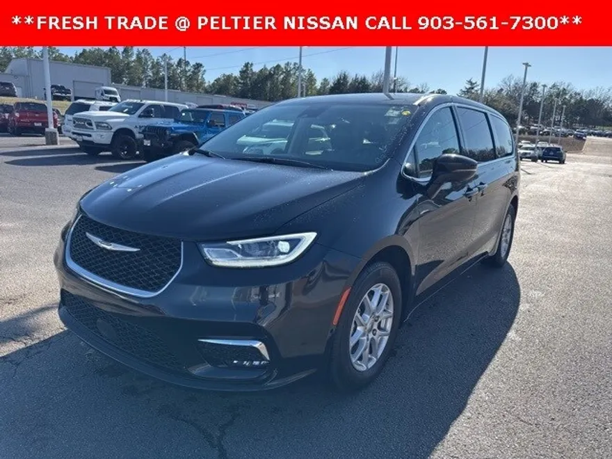 2023 Chrysler Pacifica Touring L photo 1