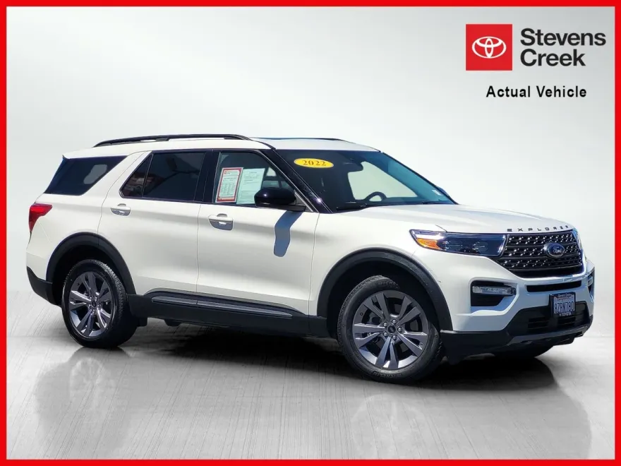 2022 Ford Explorer XLT photo 1