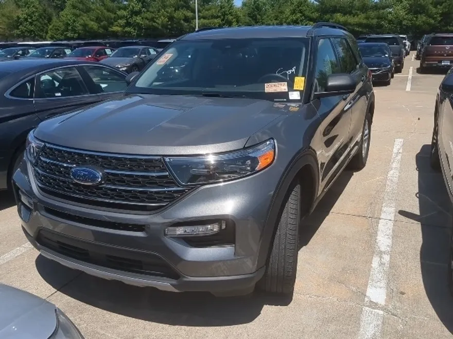 2024 Ford Explorer XLT photo 1