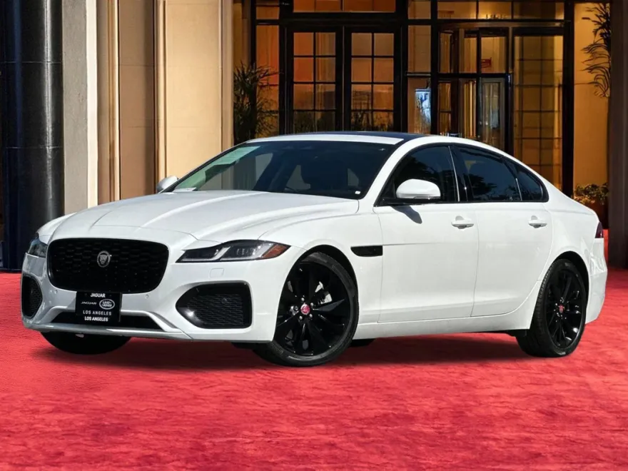 2023 Jaguar XF SE photo 1