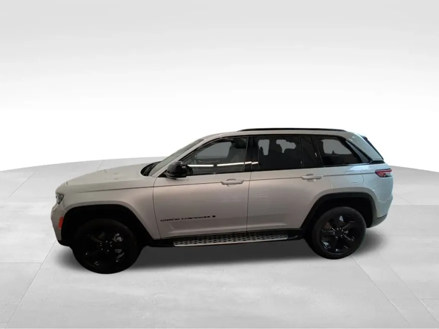 2023 Jeep Grand Cherokee Laredo Altitude X photo 1