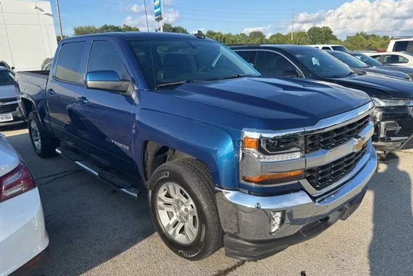 2017 Chevrolet Silverado 1500 LT photo 1