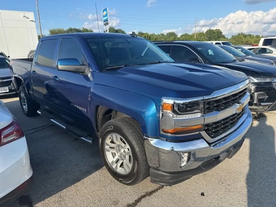 2017 Chevrolet Silverado 1500 LT photo 1