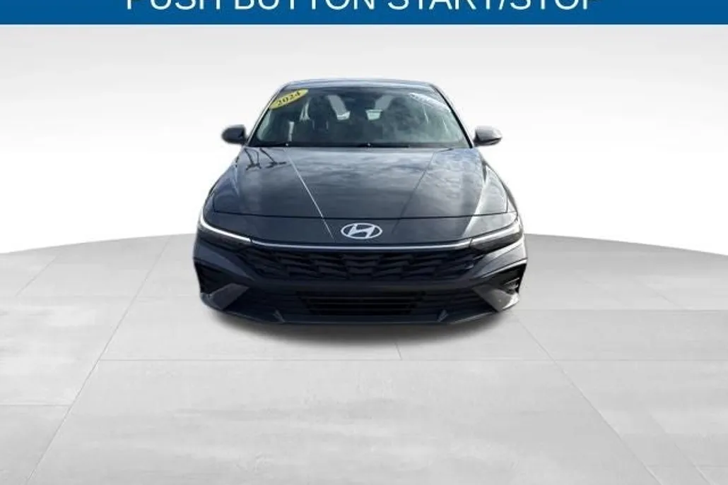 2024 Hyundai Elantra SE photo 1