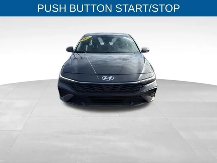 2024 Hyundai Elantra SE photo 1
