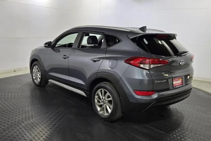 2017 Hyundai Tucson SE Plus photo 1