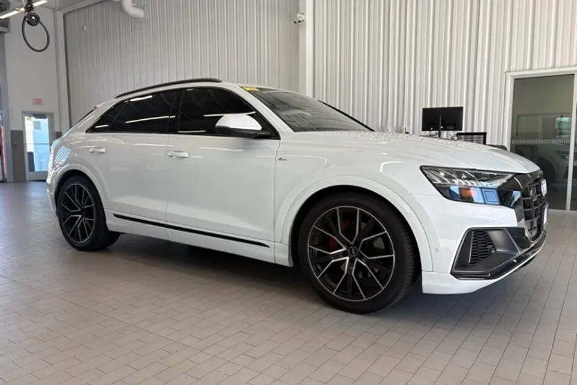 2021 Audi Q8 55 Prestige photo 1